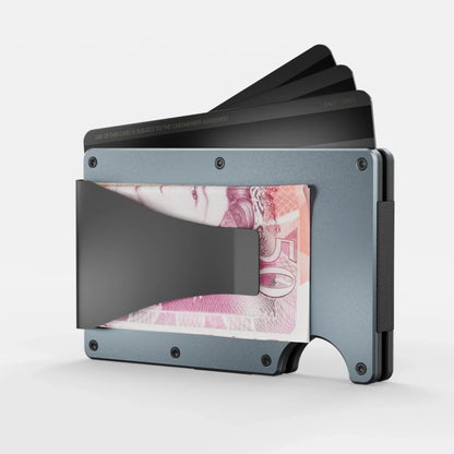 SlimSkölden | Skippa bulken. Försvara dina kort. Möt SlimSkölden.