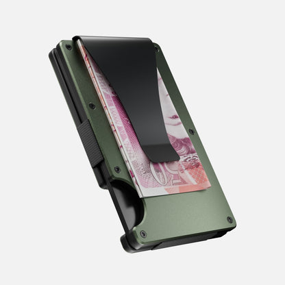 SlimSkölden | Skippa bulken. Försvara dina kort. Möt SlimSkölden.