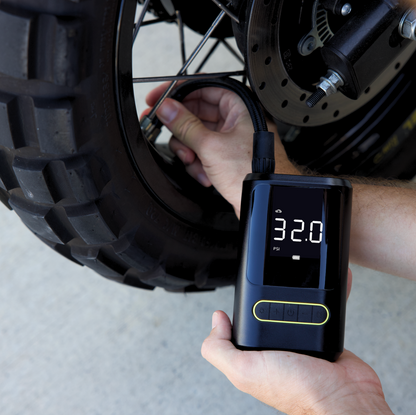 AirCharge Pro™ | Den ultimata bärbara 4-i-1-däckpumpen🚗