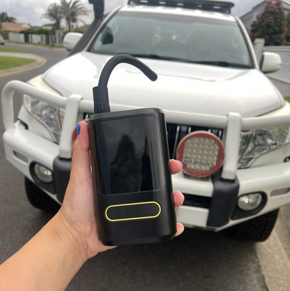 AirCharge Pro™ | Den ultimata bärbara 4-i-1-däckpumpen🚗