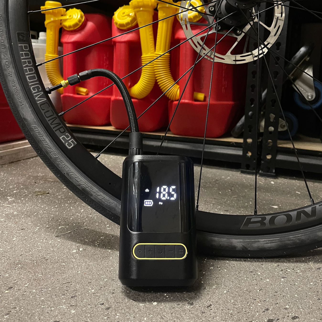 AirCharge Pro™ | Den ultimata bärbara 4-i-1-däckpumpen🚗